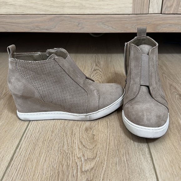 Wedge sneakers, size 7.5 - Picture 2 of 6